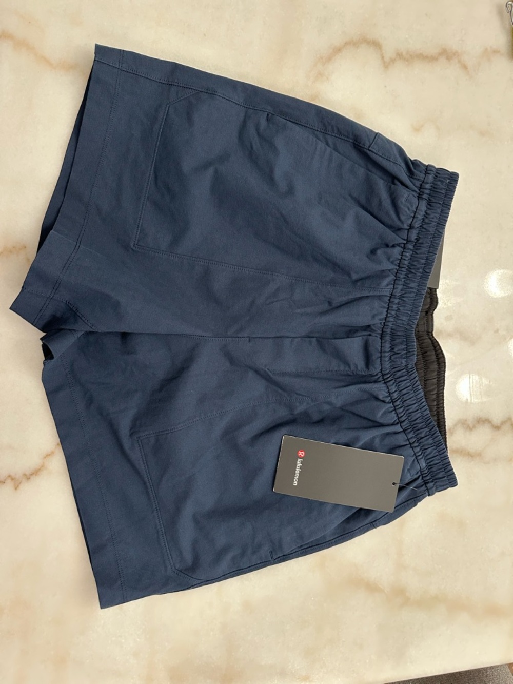 lululemon athletica Men's Deep Navy Elastic-Waist Athletic Shorts Bowline